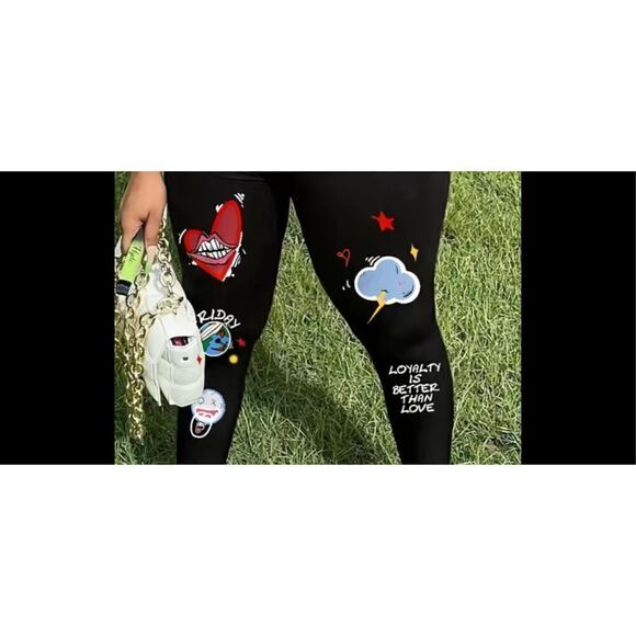 Two piece cartoon graphic have in red and black.Size 14 - Picture 3 of 15